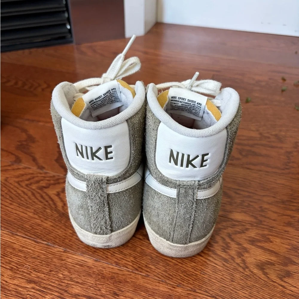 Nike blazer mid ‘77 vintage high tops - Picture 2 of 5